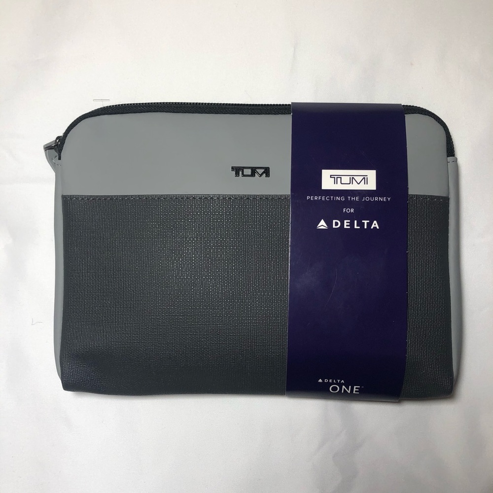 TUMI for Delta clutch toiletry bag NWT